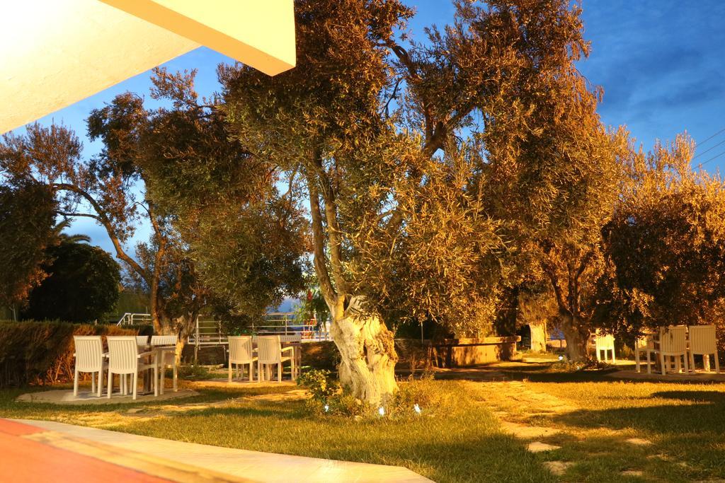 Ege Apart & Hotel Ayvalik Bagian luar foto