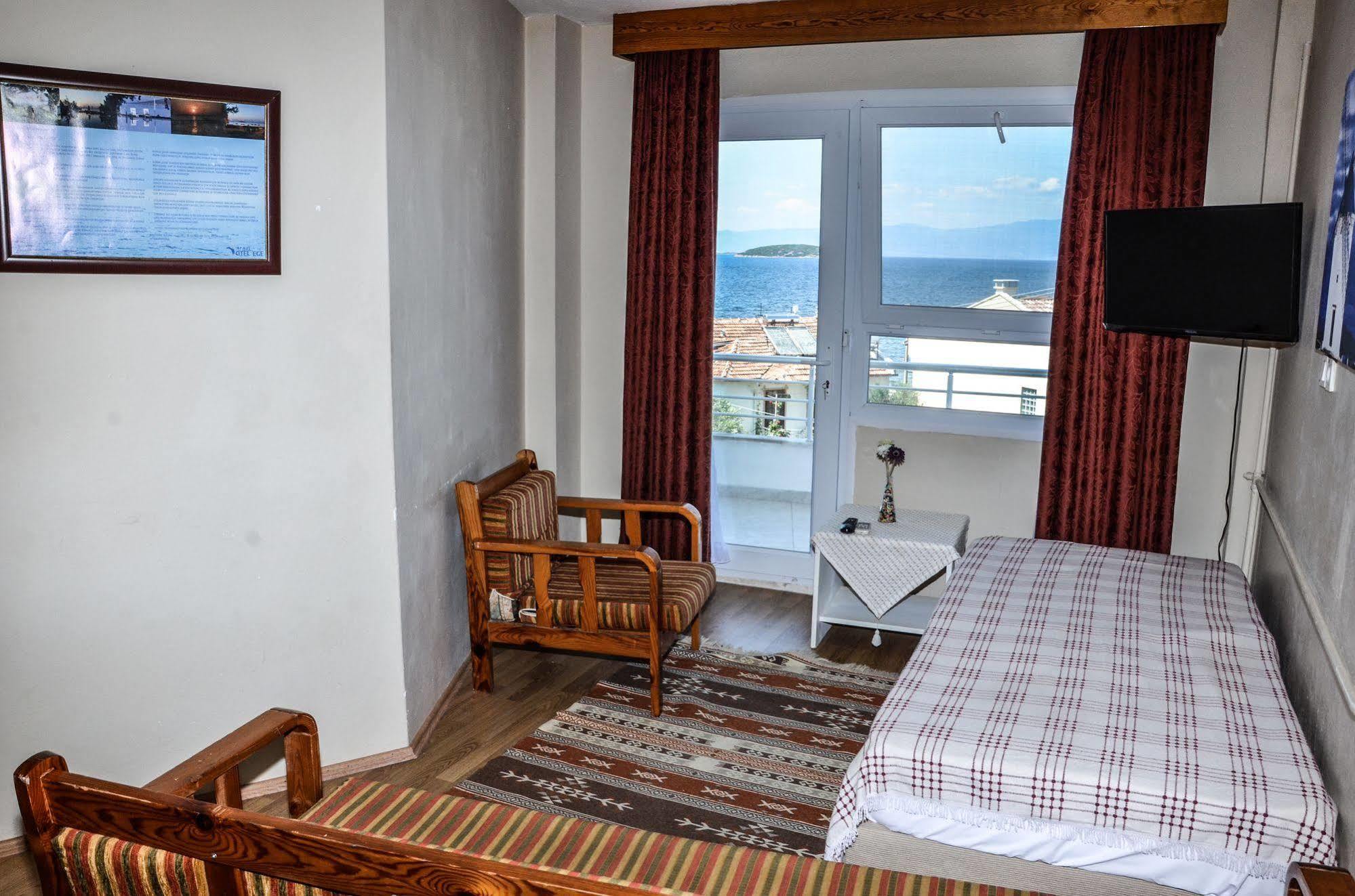 Ege Apart & Hotel Ayvalik Bagian luar foto